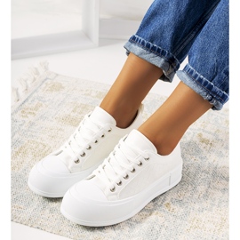 Valkoiset lenkkarit paksussa Luther-pohjassa valkoinen 1