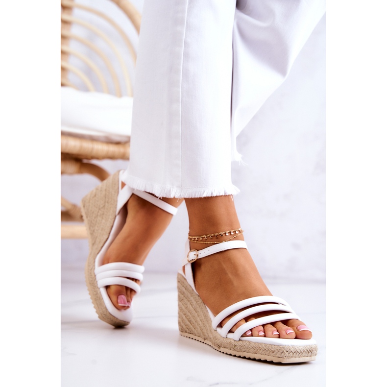 FJ1 Louisiana valkoiset sandaalit kiilassa valkoinen 2