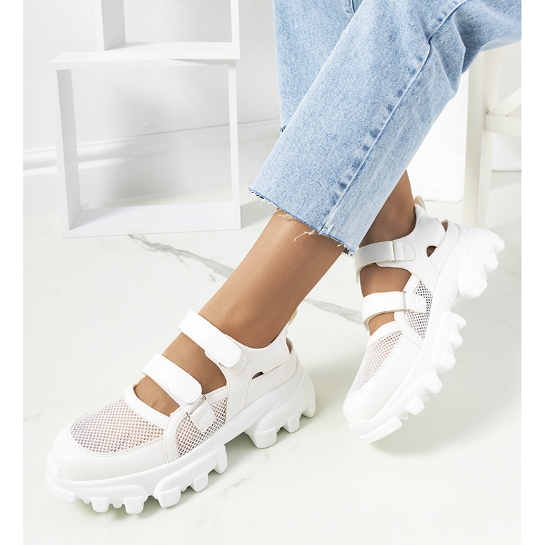 Djursin valkoiset lenkkarit traktoripohjalla valkoinen 1