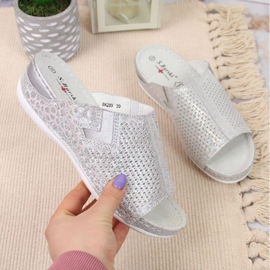 Nahkaiset tossut kiilassa S. Barski W OLI163A hopea 1