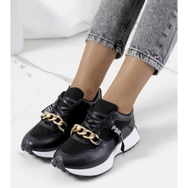 Mustat tennarit Saminan ketjulla 1