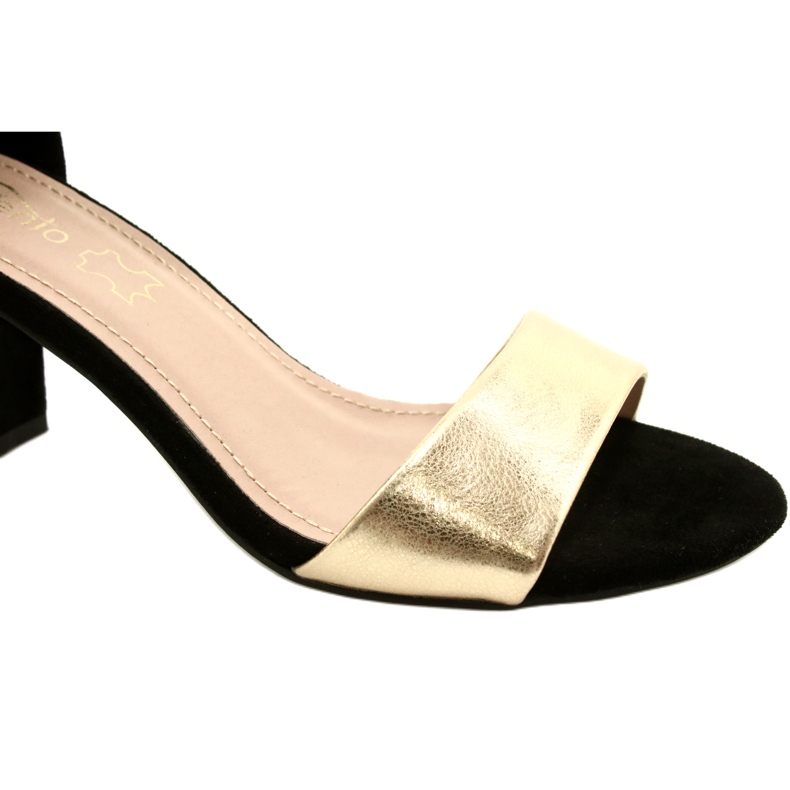 Mustat ja kultaiset sandaalit kantapäässä Evento 20SD98-1617 kultainen 5