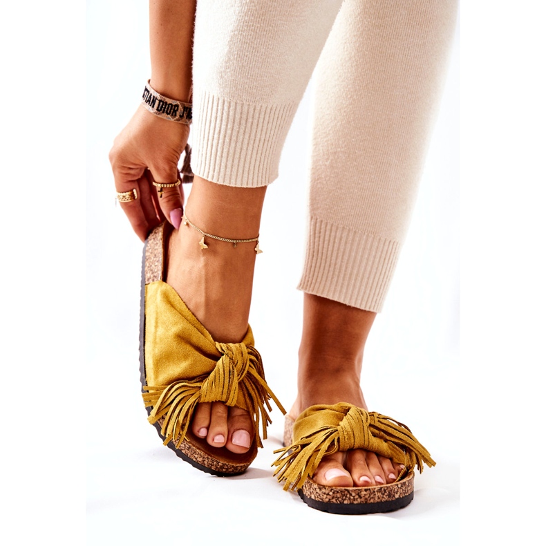 Keltaiset varvastossut, joissa korkkipohja ja hapsut keltainen 3