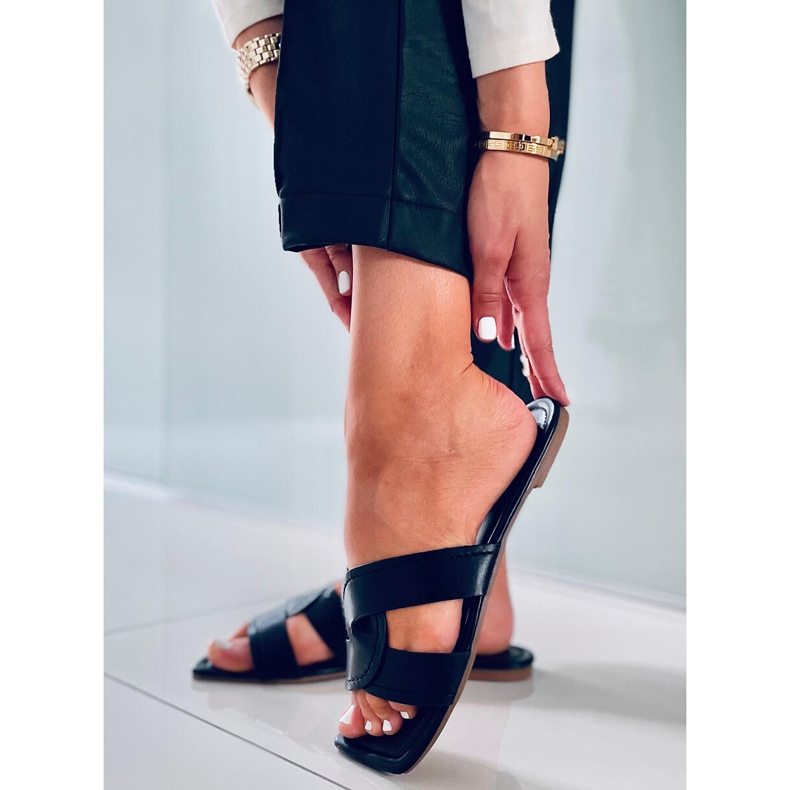 Liuot neliömäisellä pohjalla Nitya Black musta 2