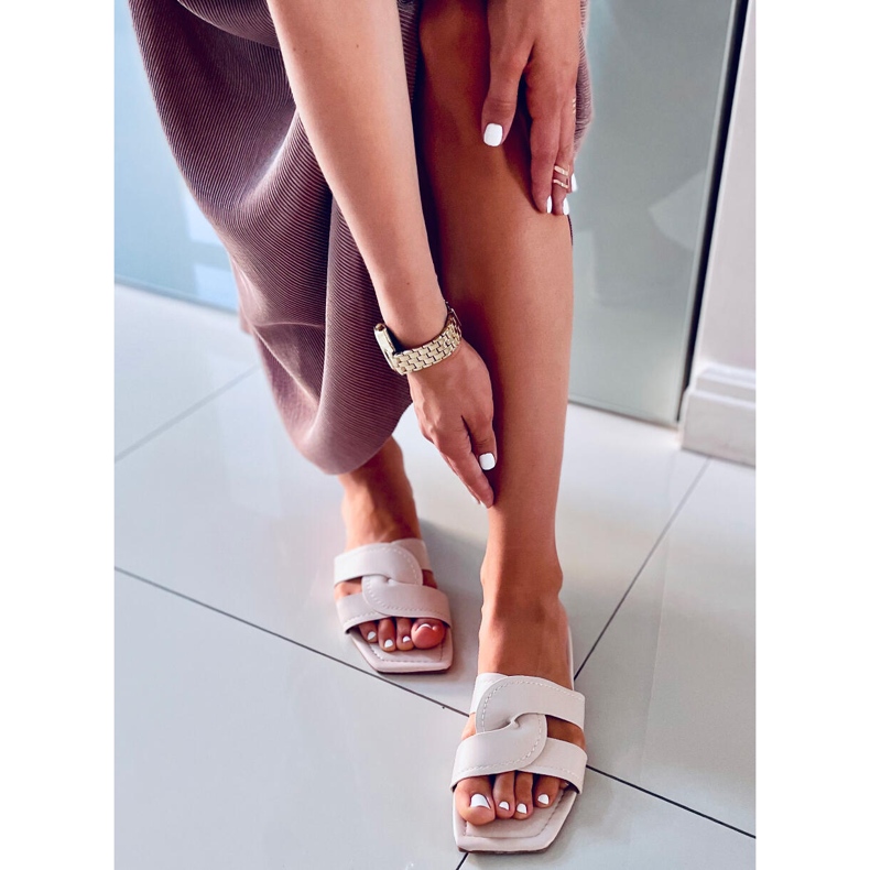 Tossut neliömäisillä pohjalla Nitya Beige 2