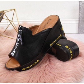 Mustat kiilatossut kirjoituksella Vinceza W JAN109 2