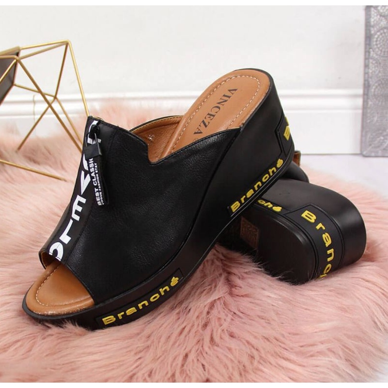 Mustat kiilatossut kirjoituksella Vinceza W JAN109 2