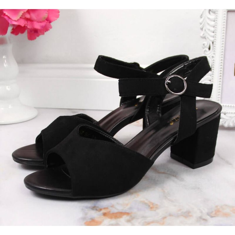 Mustat sandaalit Vinceza W JAN113A -tolppassa 2