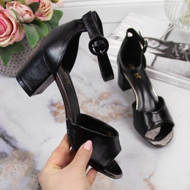 Mustat sandaalit Vinceza W JAN96A -tolppassa 1