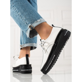 Nahka murtuu alustalla valkoinen musta 1