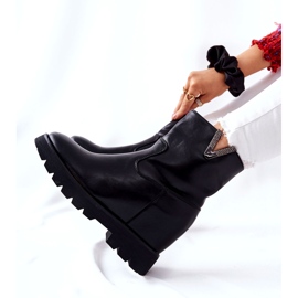 PG1 Mustat nilkkurit piilokiilassa, jossa on tiver-tunnus 2