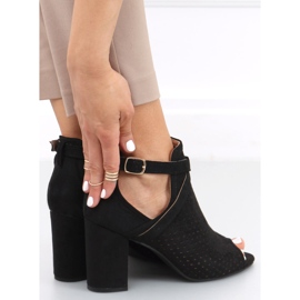 Harjatut sandaalit Barika Black -postissa musta 1