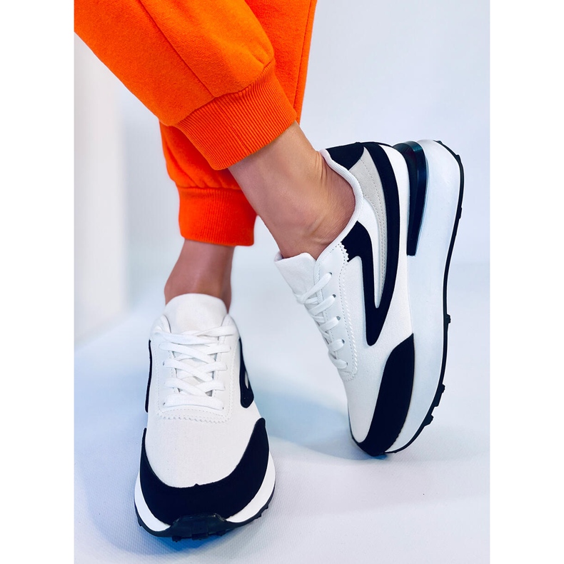 Naila Mustat naisten urheilukengät valkoinen 1