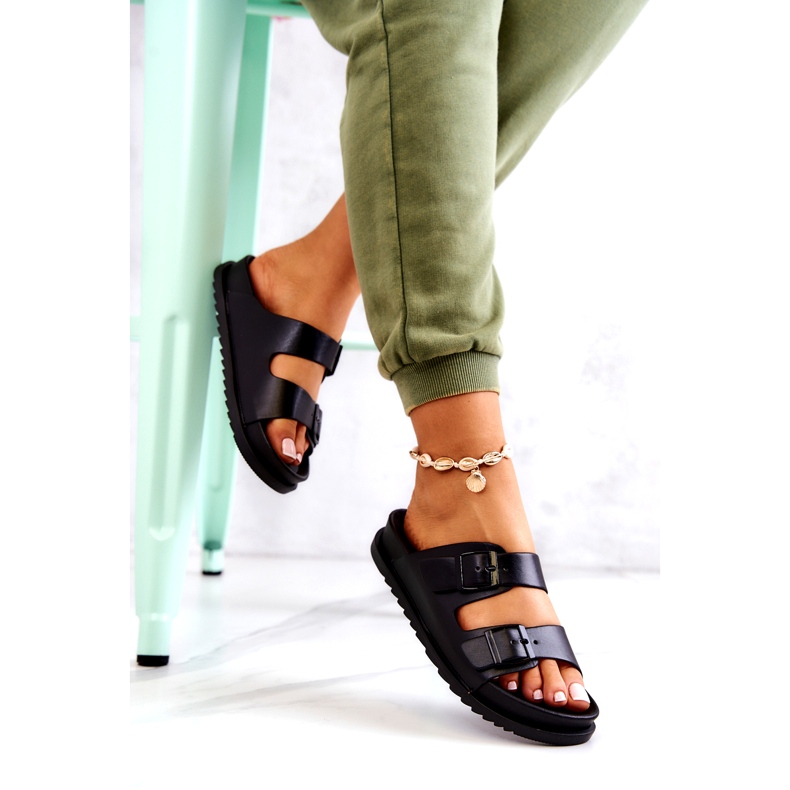 S.Barski Mustat Corina-tossut soljella 4