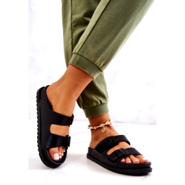 S.Barski Mustat Corina-tossut soljella 1