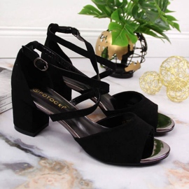 Sandaalit pylväässä Potocki W WOL67A mustat 2