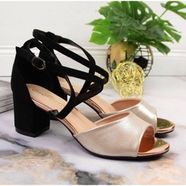 Sandaalit postissa Potocki W WOL68 musta ja kulta kultainen 2