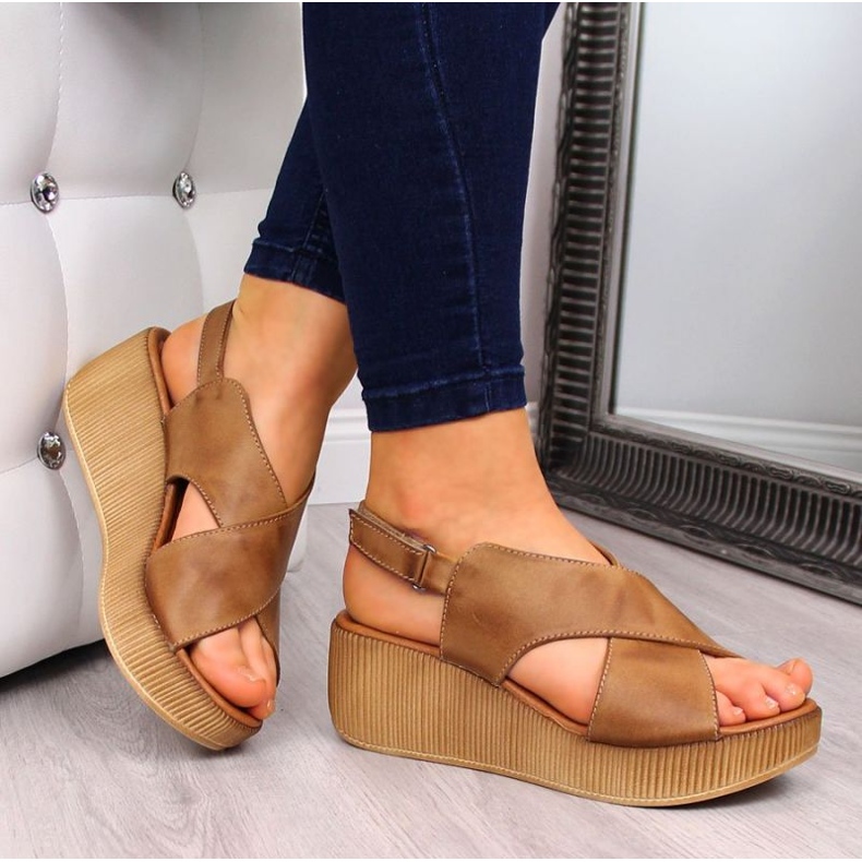 Nahkasandaalit Dolce Pietro W P74A ruskealla alustalla 2