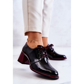 S.Barski Lakatut, sidotut mustat ja punaiset kengät Esmerin postauksessa punainen 3