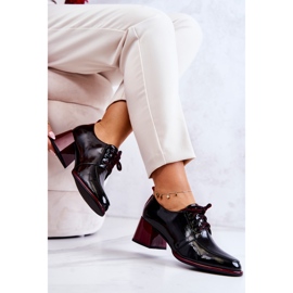 S.Barski Lakatut, sidotut mustat ja punaiset kengät Esmerin postauksessa punainen 6