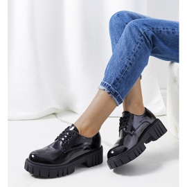 Mustaksi lakatut Cardero-kengät 1