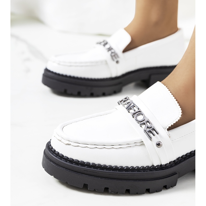 Valkoiset loaferit korkealla Louelle-pohjalla valkoinen 1