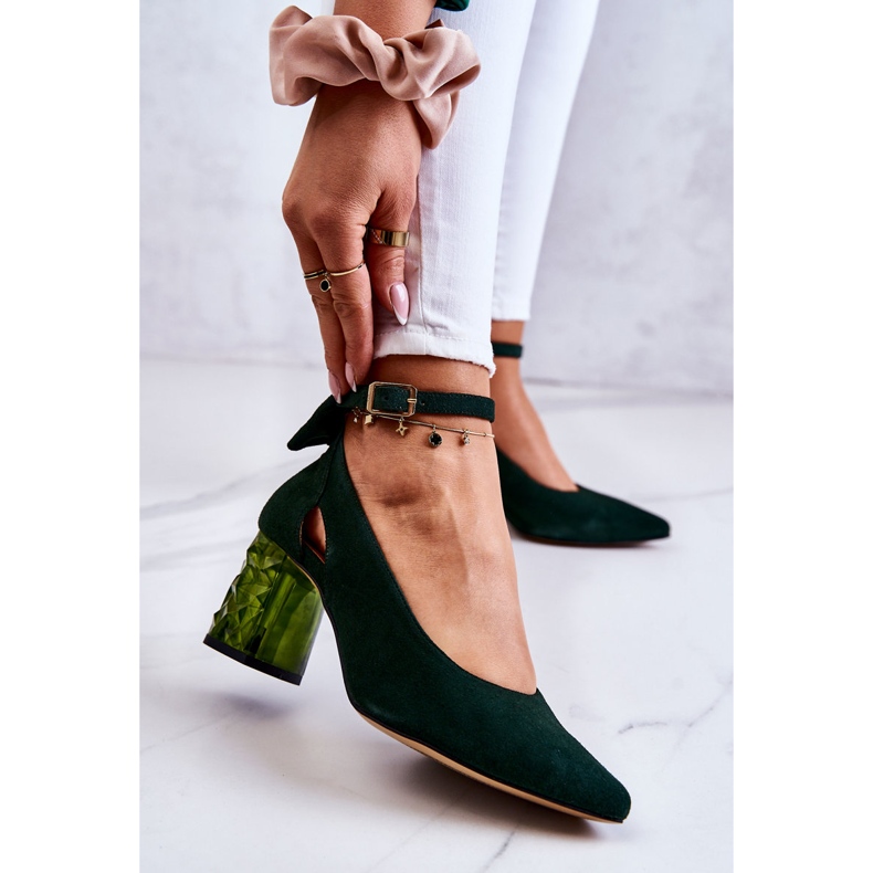 Suede-pumput rusetilla Maciejka 05059-09 Tummanvihreä 1