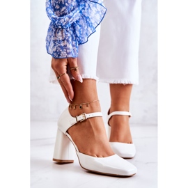 PG1 Muodikkaat lakatut pumput valkoisessa maoripalkissa valkoinen 1