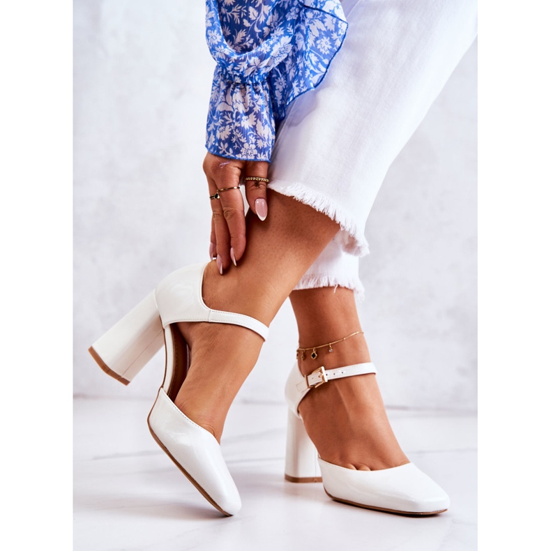 PG1 Muodikkaat lakatut pumput valkoisessa maoripalkissa valkoinen 2