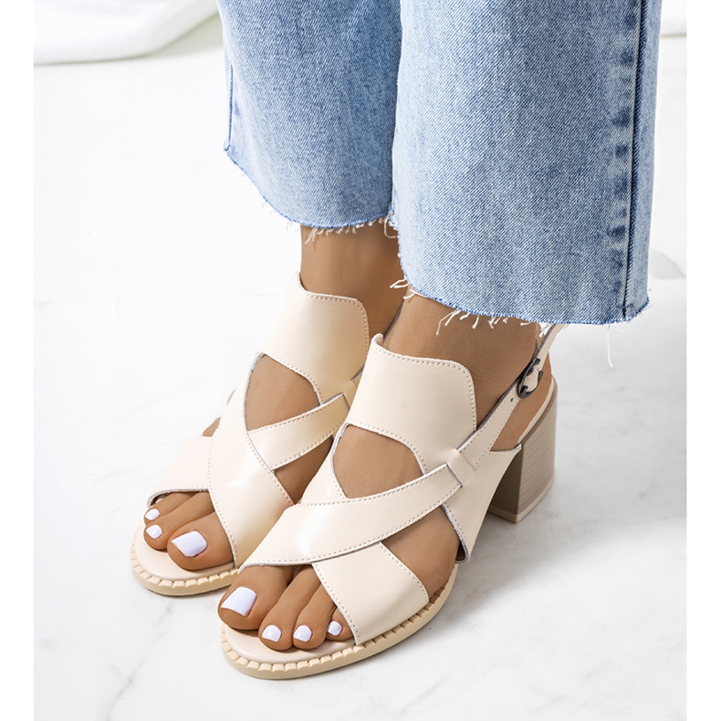 Beiget nahkasandaalit Destina-postissa 1