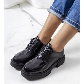 Mustat lakatut Aike-kengät 1