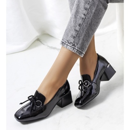 Monishan mustat lakatut korkokengät 1