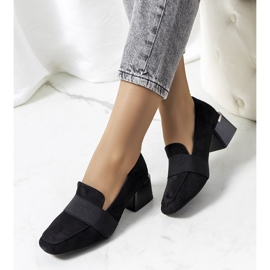 Mustat brogut Arden-postissa 1