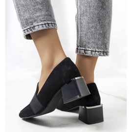 Mustat brogut Arden-postissa 2