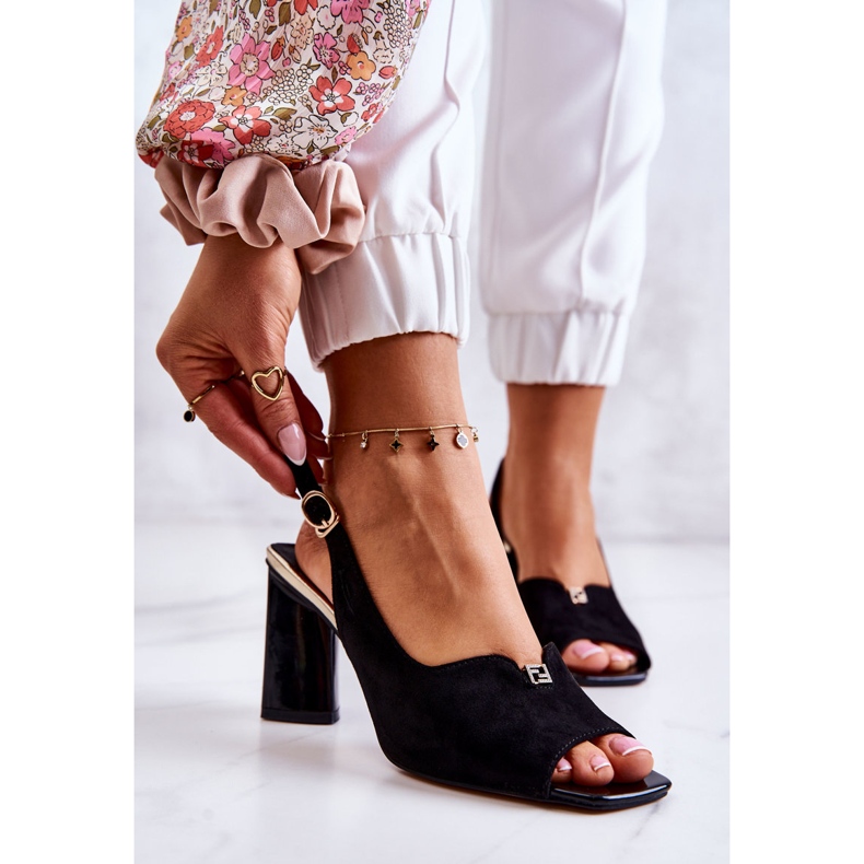 S.Barski Mokkamustat Fiorine Sandaalit baarissa 1