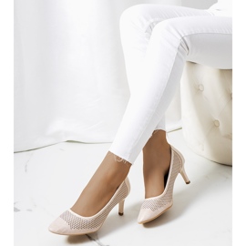 Beige ja kulta harjakattoiset pinssit kultainen 1