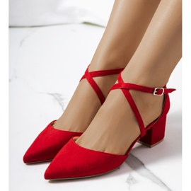 Punaiset pumput Terra-postissa punainen 1