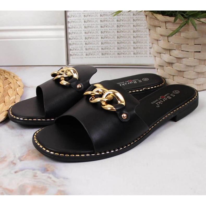 Mustat tossut ketjulla W S. Barski 2