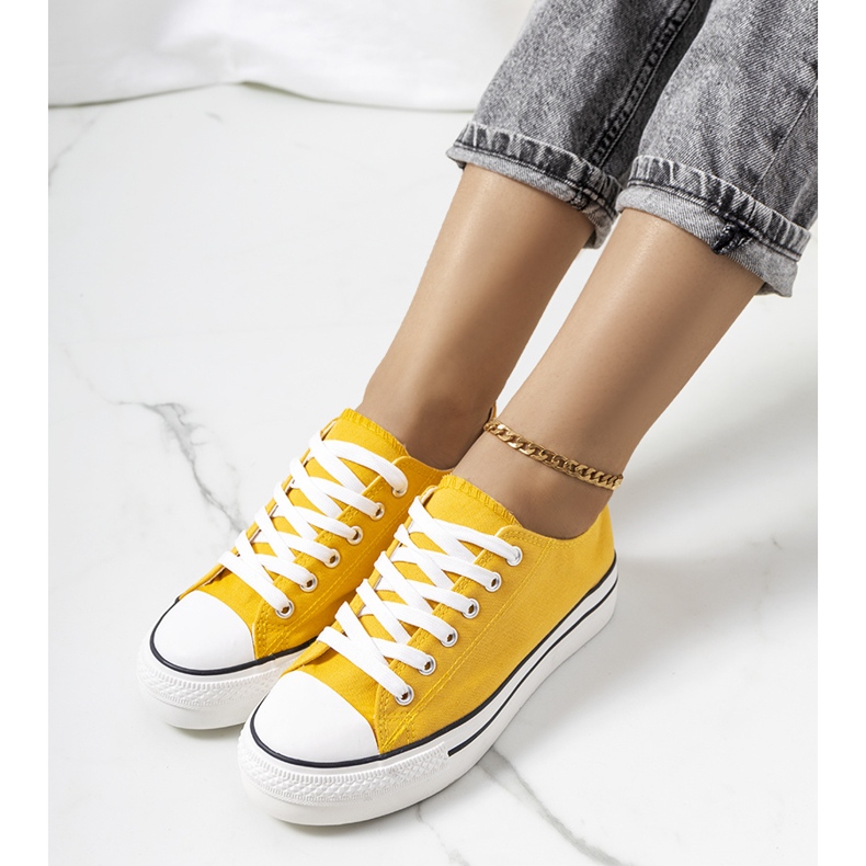 Keltaiset lenkkarit Wesselin alustalla keltainen 1