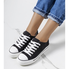 Mustat tennarit Wesselin alustalla 2