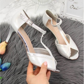 Tyylikkäät avokärkiset hopeasandaalit W Filippo 1