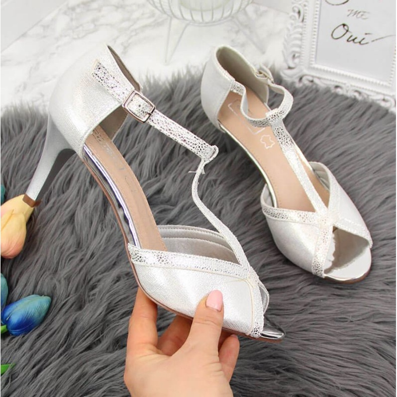 Tyylikkäät avokärkiset hopeasandaalit W Filippo 1