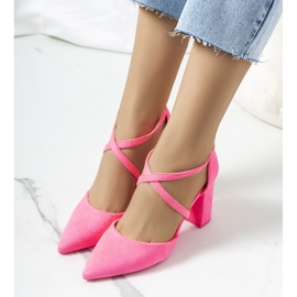 Vaaleanpunaiset neonpumput Hassing-postissa vaaleanpunainen 1