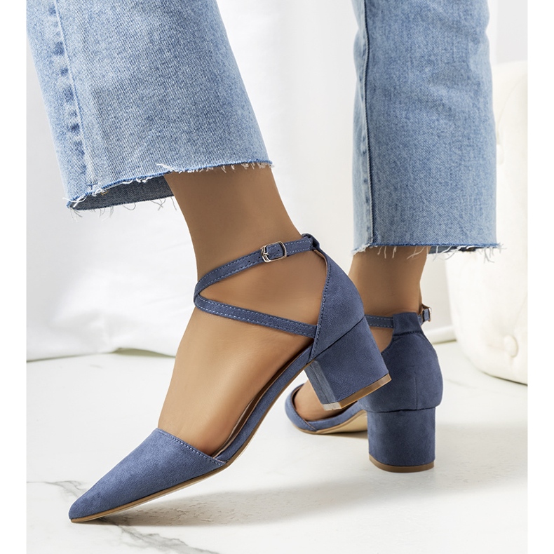 Siniset pumput Hyden postissa sininen 1