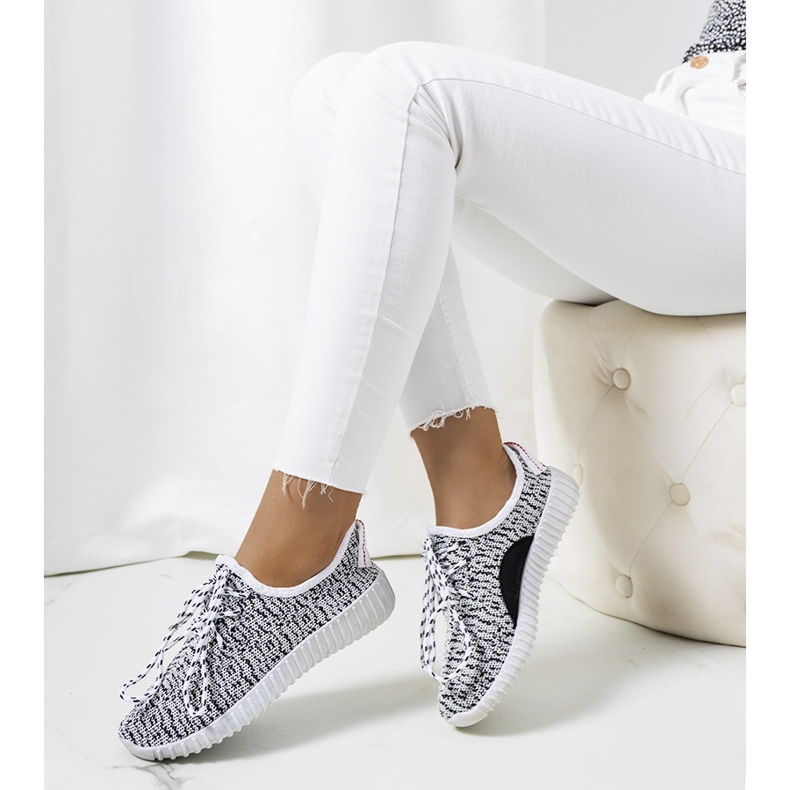 Embro valkoiset sukat valkoinen musta 1