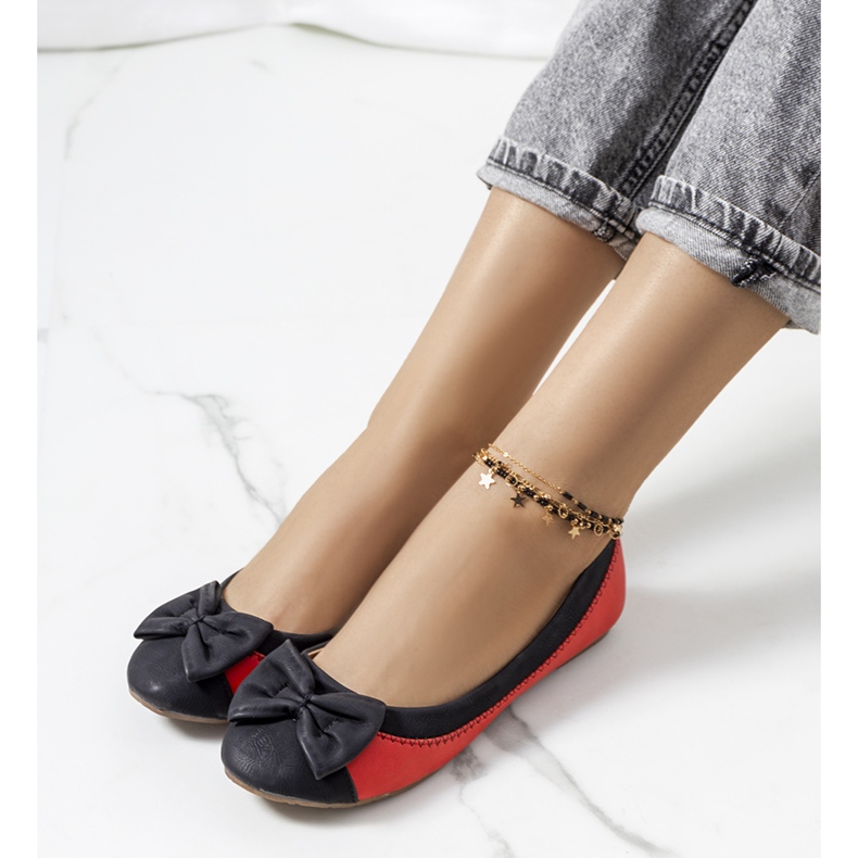 Mustat balerinat Eske-rusetilla 1