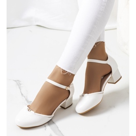 Lyndenin valkoiset pumput matalassa tolppassa valkoinen 1