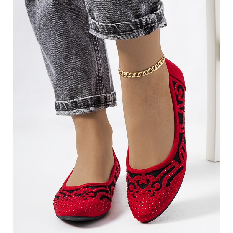 Punaiset balerinat harjakattoisilla Selam-koristeilla musta punainen 1