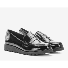 Mustaksi lakatut Seninis-kengät 1