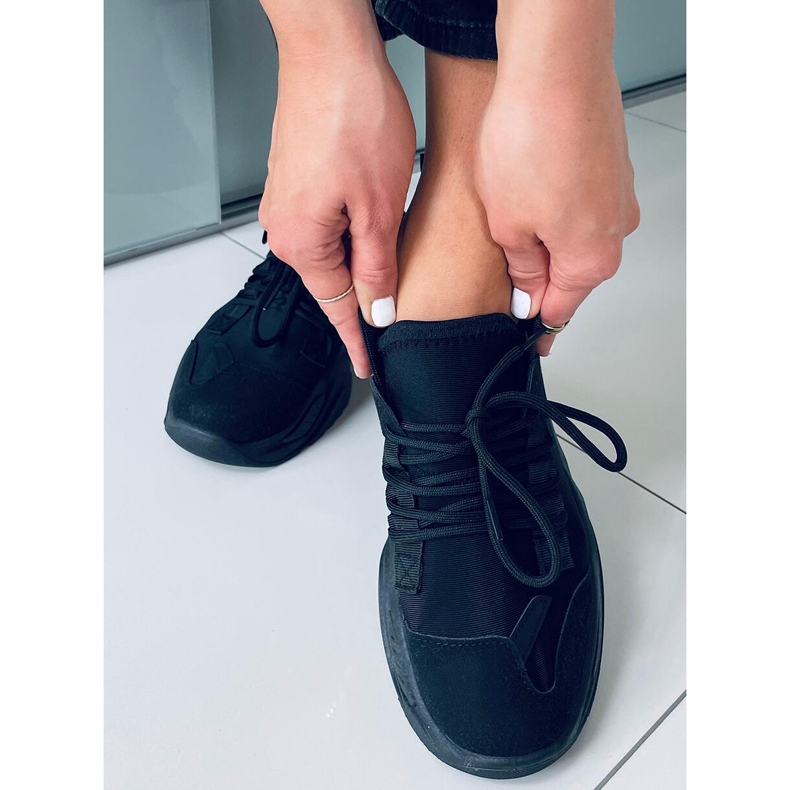 Feria Black lenkkarit musta 1